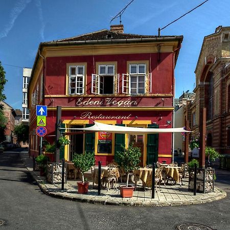 Santico Art Hotel And Hostel Будапеща Екстериор снимка