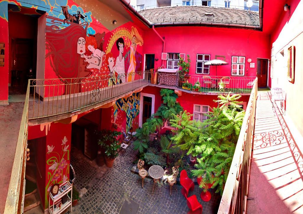 Santico Art Hotel And Hostel Будапеща Екстериор снимка