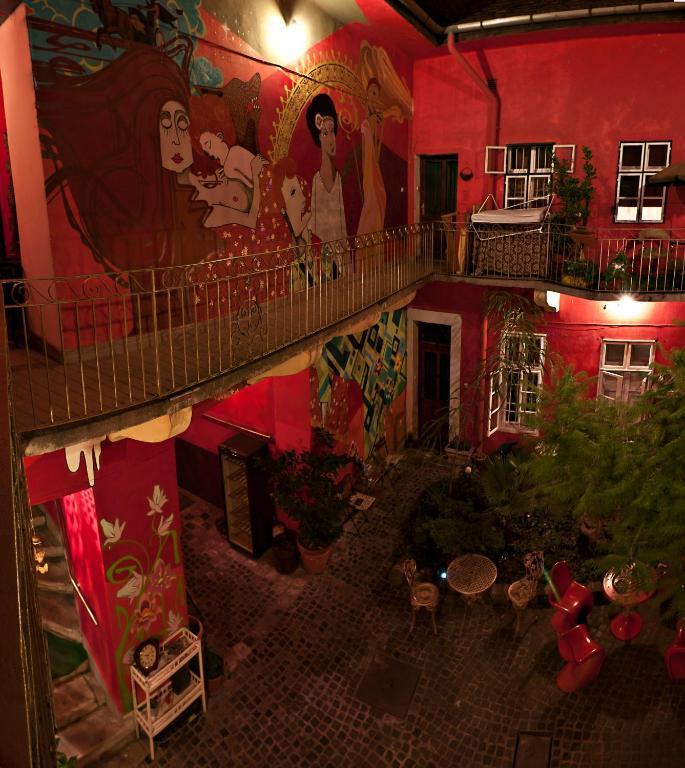 Santico Art Hotel And Hostel Будапеща Стая снимка