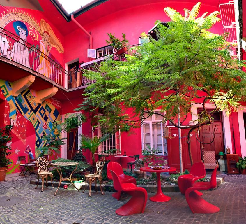 Santico Art Hotel And Hostel Будапеща Стая снимка