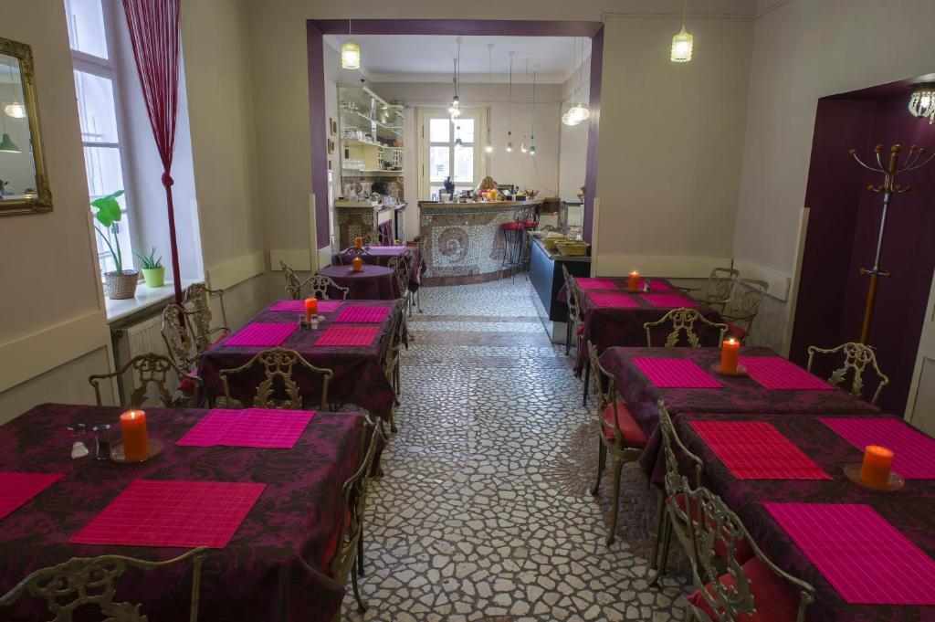 Santico Art Hotel And Hostel Будапеща Екстериор снимка