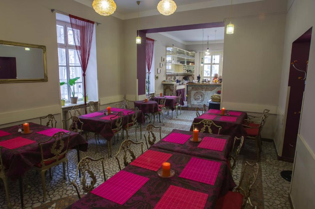 Santico Art Hotel And Hostel Будапеща Екстериор снимка
