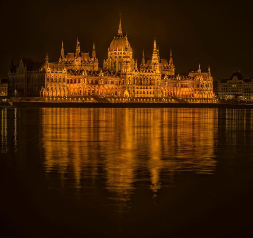 Santico Art Hotel And Hostel Будапеща Екстериор снимка
