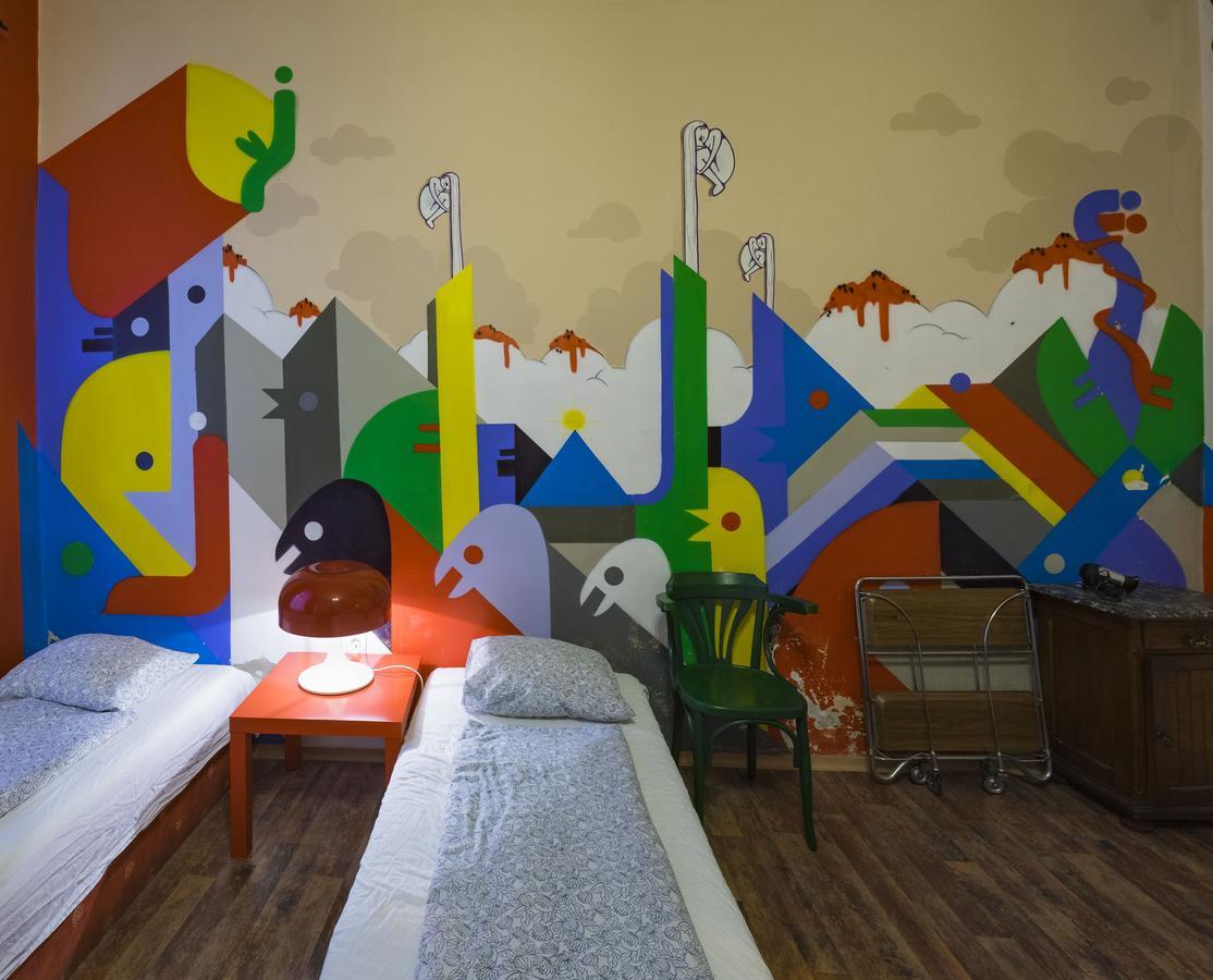 Santico Art Hotel And Hostel Будапеща Стая снимка