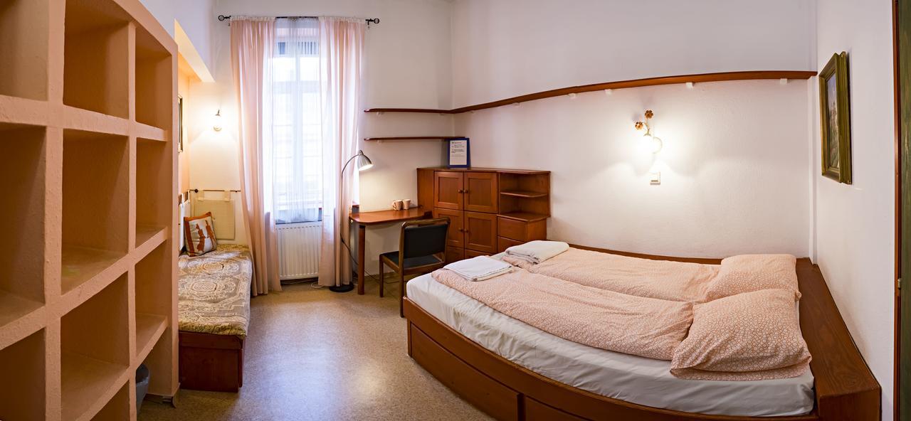 Santico Art Hotel And Hostel Будапеща Екстериор снимка