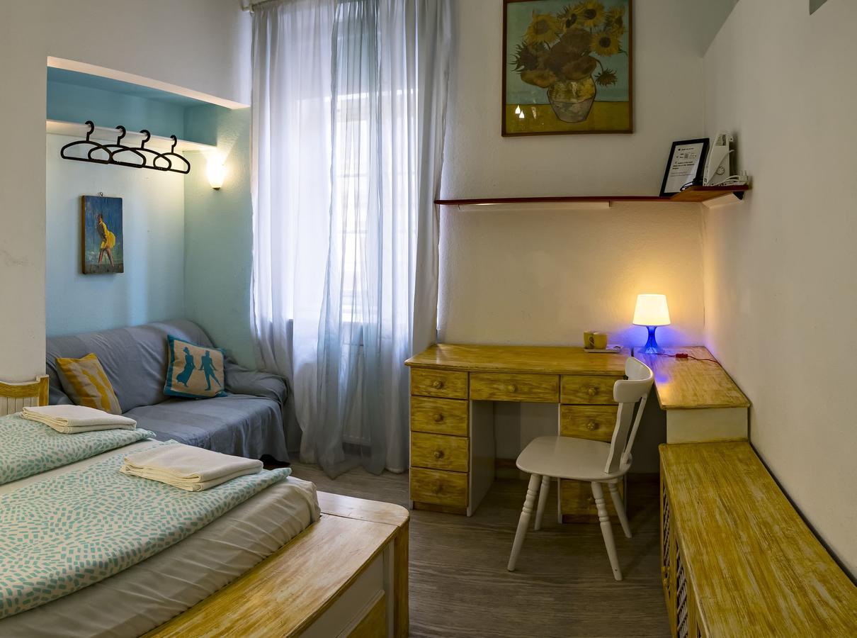 Santico Art Hotel And Hostel Будапеща Стая снимка