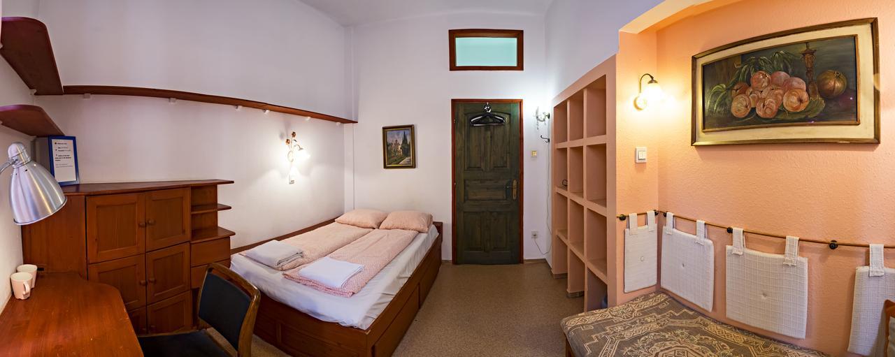 Santico Art Hotel And Hostel Будапеща Екстериор снимка