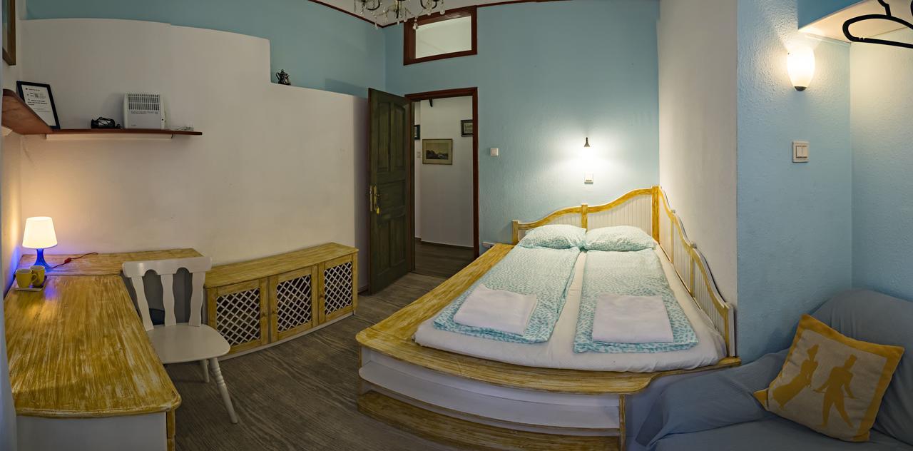Santico Art Hotel And Hostel Будапеща Екстериор снимка