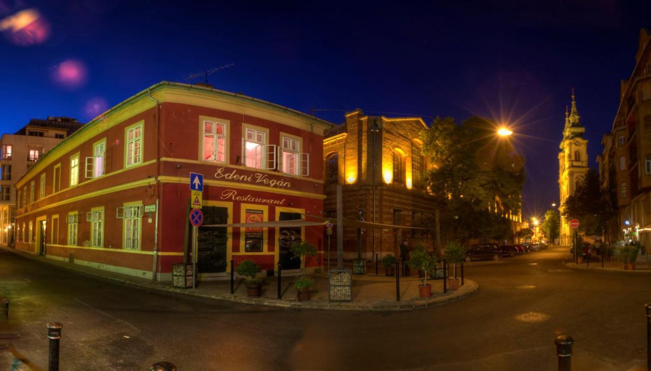Santico Art Hotel And Hostel Будапеща Екстериор снимка