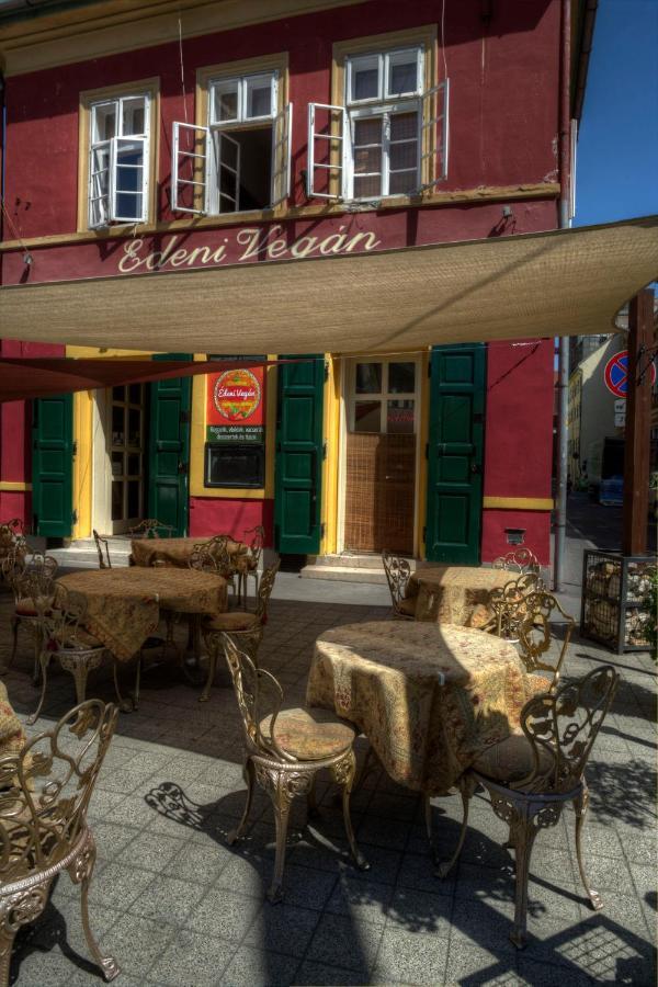 Santico Art Hotel And Hostel Будапеща Екстериор снимка