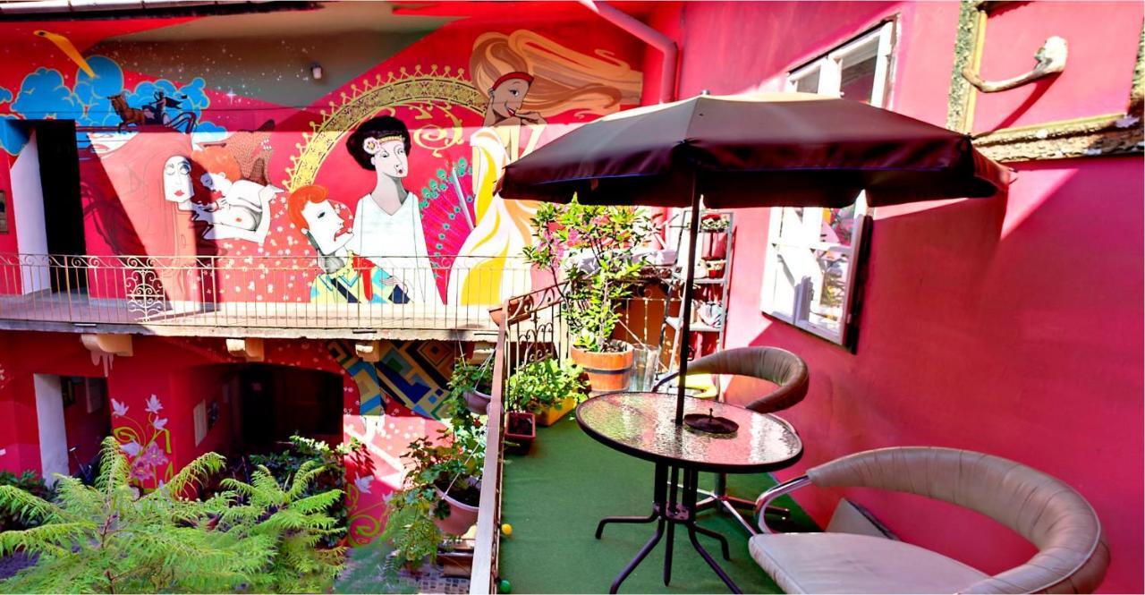 Santico Art Hotel And Hostel Будапеща Стая снимка
