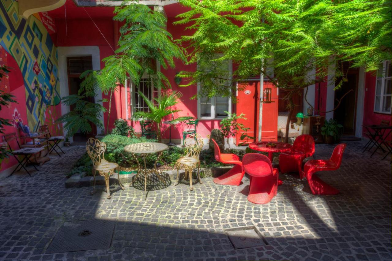 Santico Art Hotel And Hostel Будапеща Екстериор снимка